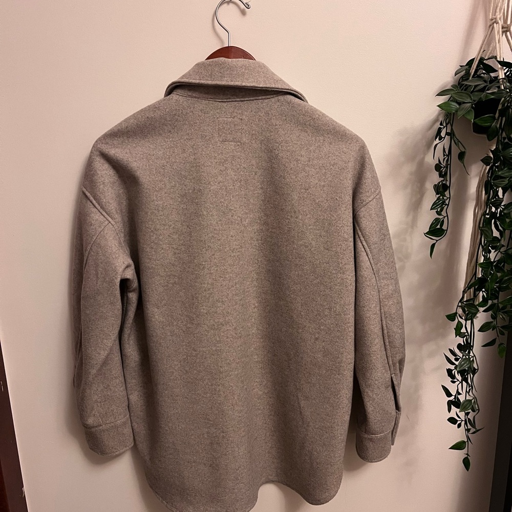H&M Button down top - Picture 2 of 2
